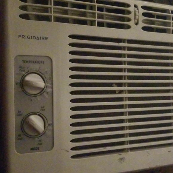 Meet your Posher, Colins - Picture 1 of 1